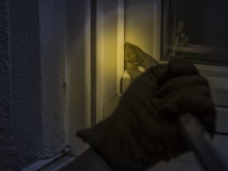 Einbruchsversuch am Fenster