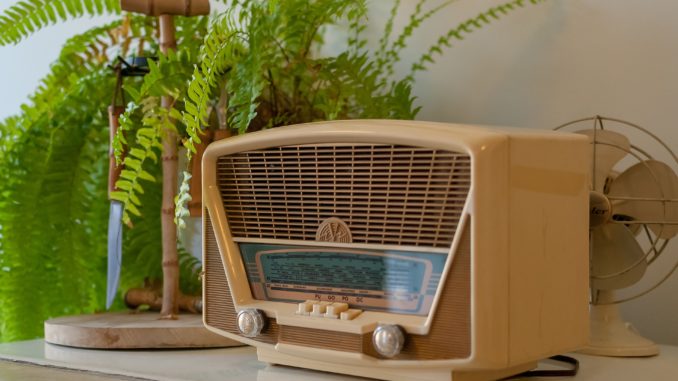 Altes retro Radio aus den 50er Jahren